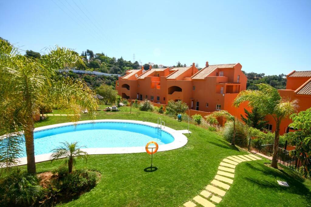 Lovely 2 Bedroom Apt Near Golf Los Lagos Elviria Marbella Exterior foto