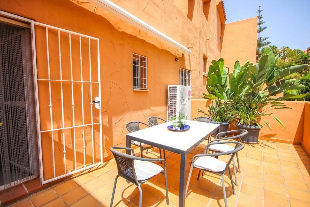 Lovely 2 Bedroom Apt Near Golf Los Lagos Elviria Marbella Exterior foto